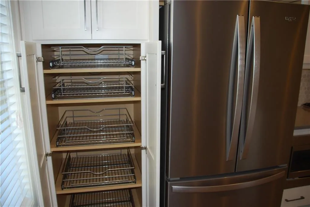 4259 Deming Circle, Sandy Springs, Georgia 30342, 2 Bedrooms Bedrooms, ,3 BathroomsBathrooms,Residential,Sold,4259 Deming Circle,6764757