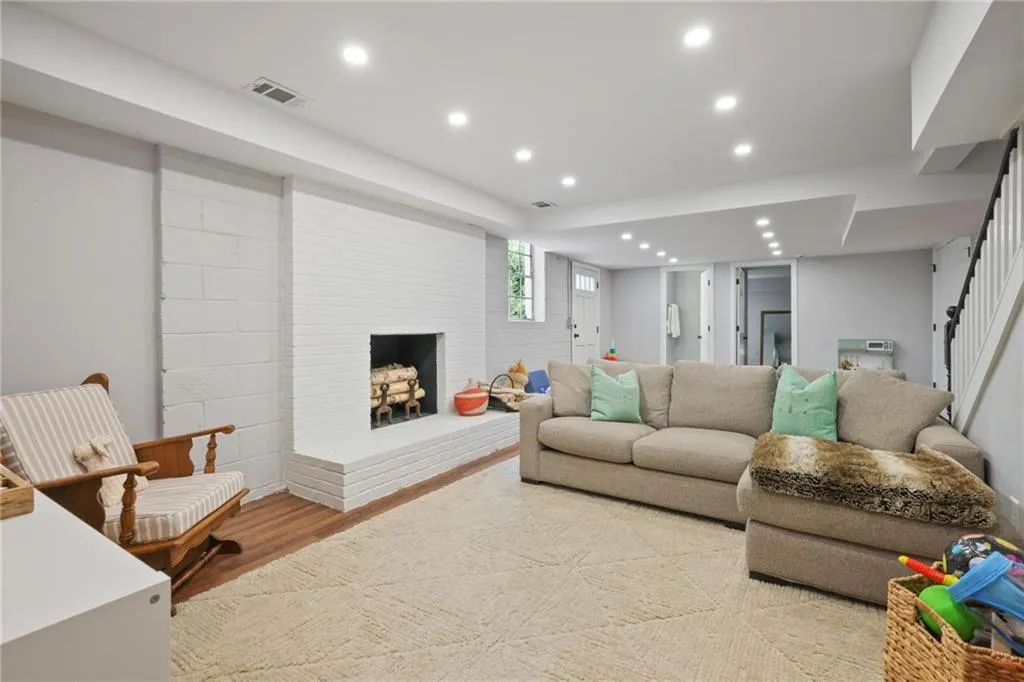 345 Franklin Road, Atlanta, Georgia 30342, 4 Bedrooms Bedrooms, ,3 BathroomsBathrooms,Residential,For Sale,345 Franklin Road,7764196