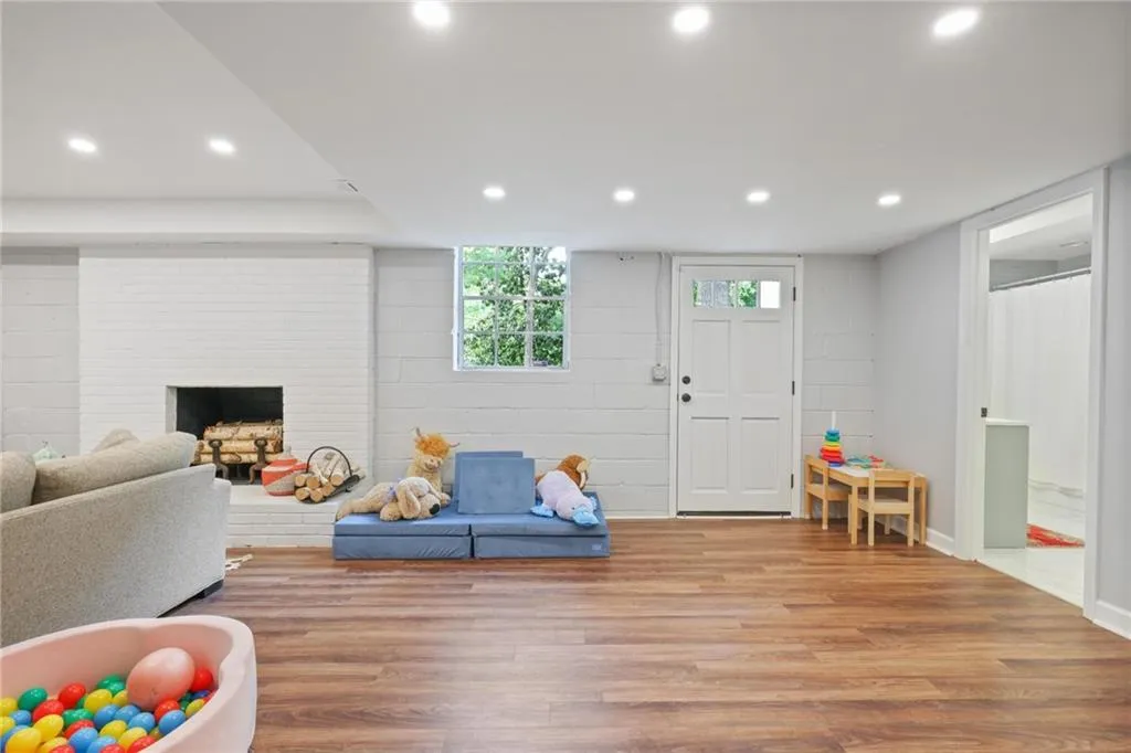 345 Franklin Road, Atlanta, Georgia 30342, 4 Bedrooms Bedrooms, ,3 BathroomsBathrooms,Residential,For Sale,345 Franklin Road,7764196