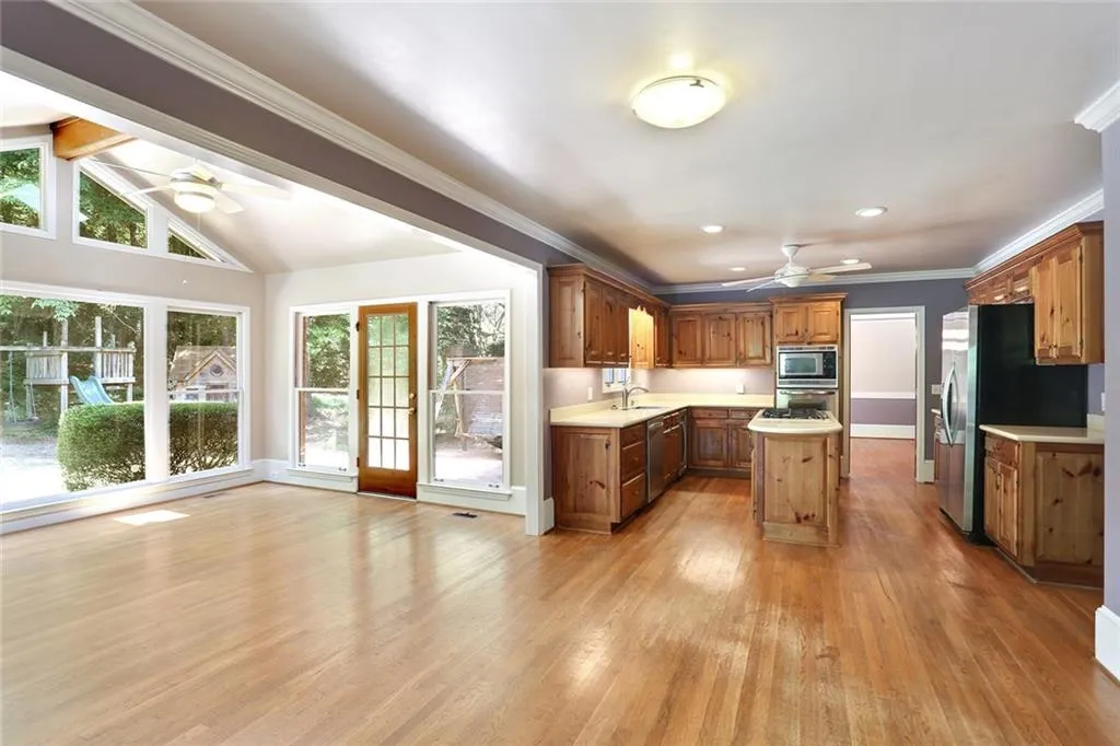 7680 Dunvegan Close, Sandy Springs, Georgia 30350, 4 Bedrooms Bedrooms, ,3 BathroomsBathrooms,Residential,Sold,7680 Dunvegan Close,5851285