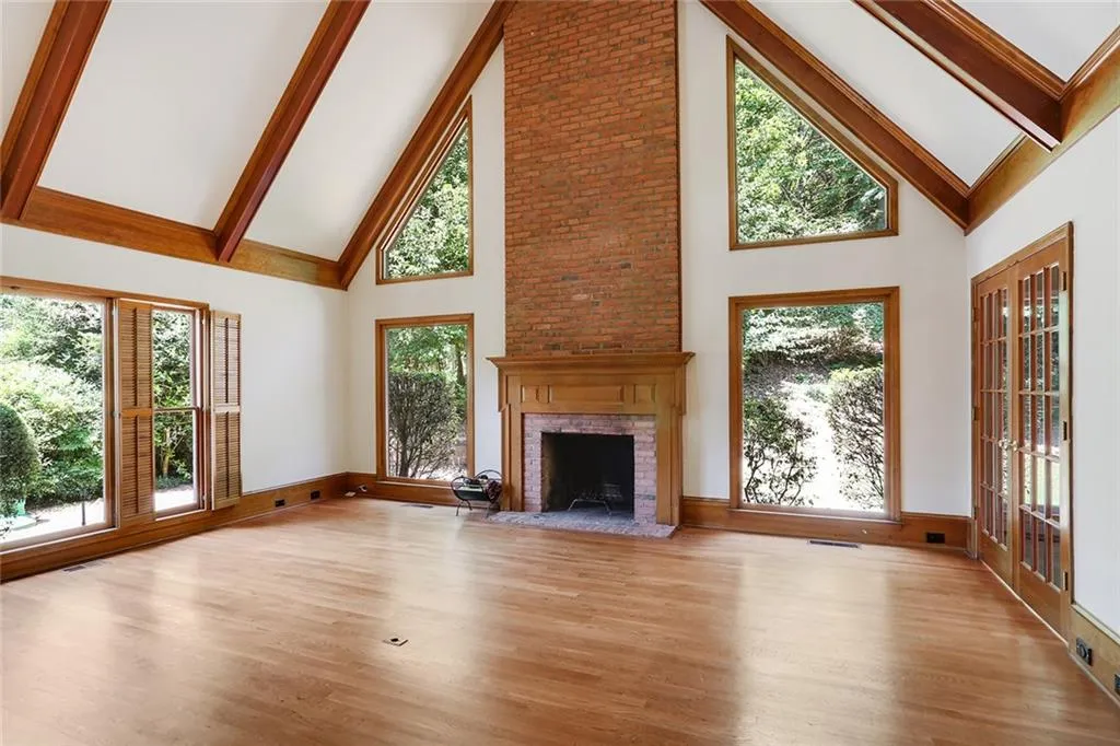 7680 Dunvegan Close, Sandy Springs, Georgia 30350, 4 Bedrooms Bedrooms, ,3 BathroomsBathrooms,Residential,Sold,7680 Dunvegan Close,5851285