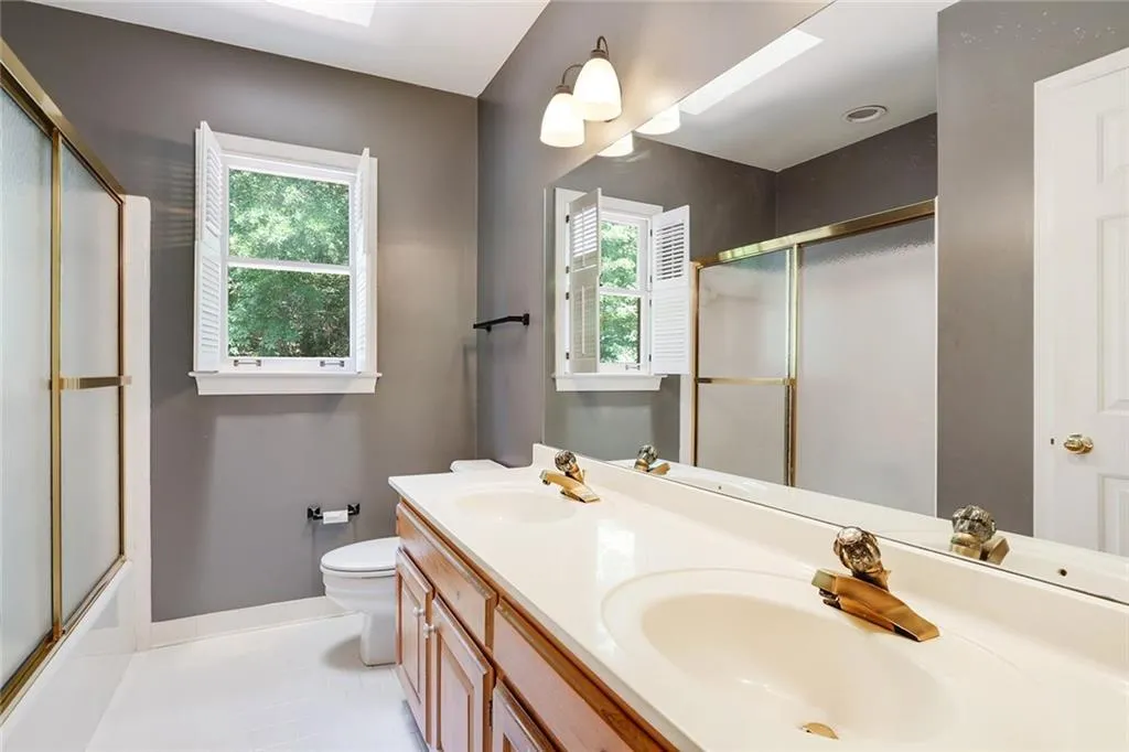 7680 Dunvegan Close, Sandy Springs, Georgia 30350, 4 Bedrooms Bedrooms, ,3 BathroomsBathrooms,Residential,Sold,7680 Dunvegan Close,5851285