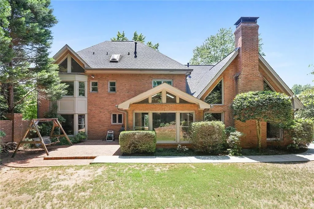 7680 Dunvegan Close, Sandy Springs, Georgia 30350, 4 Bedrooms Bedrooms, ,3 BathroomsBathrooms,Residential,Sold,7680 Dunvegan Close,5851285