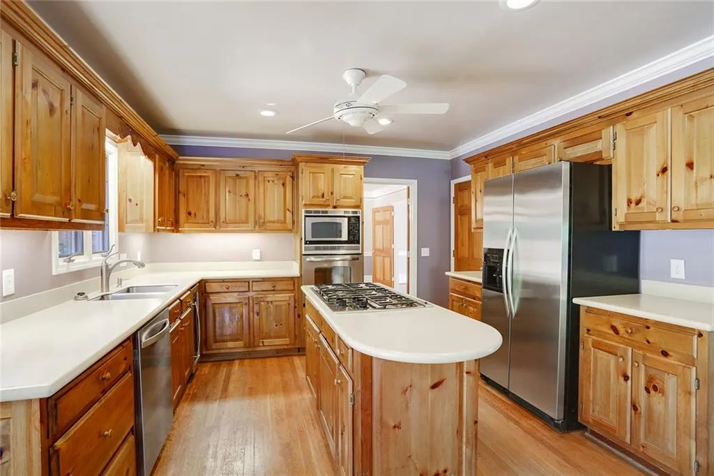 7680 Dunvegan Close, Sandy Springs, Georgia 30350, 4 Bedrooms Bedrooms, ,3 BathroomsBathrooms,Residential,Sold,7680 Dunvegan Close,5851285