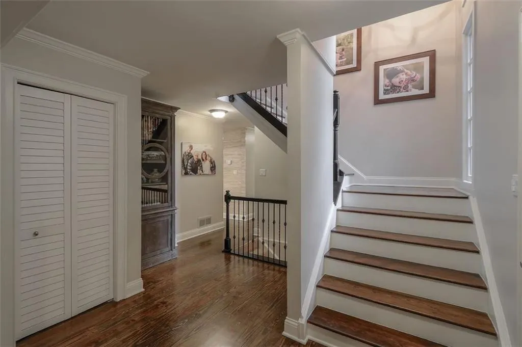 2030 River North Parkway, Sandy Springs, Georgia 30328, 5 Bedrooms Bedrooms, ,4 BathroomsBathrooms,Residential,Sold,2030 River North Parkway,6052423