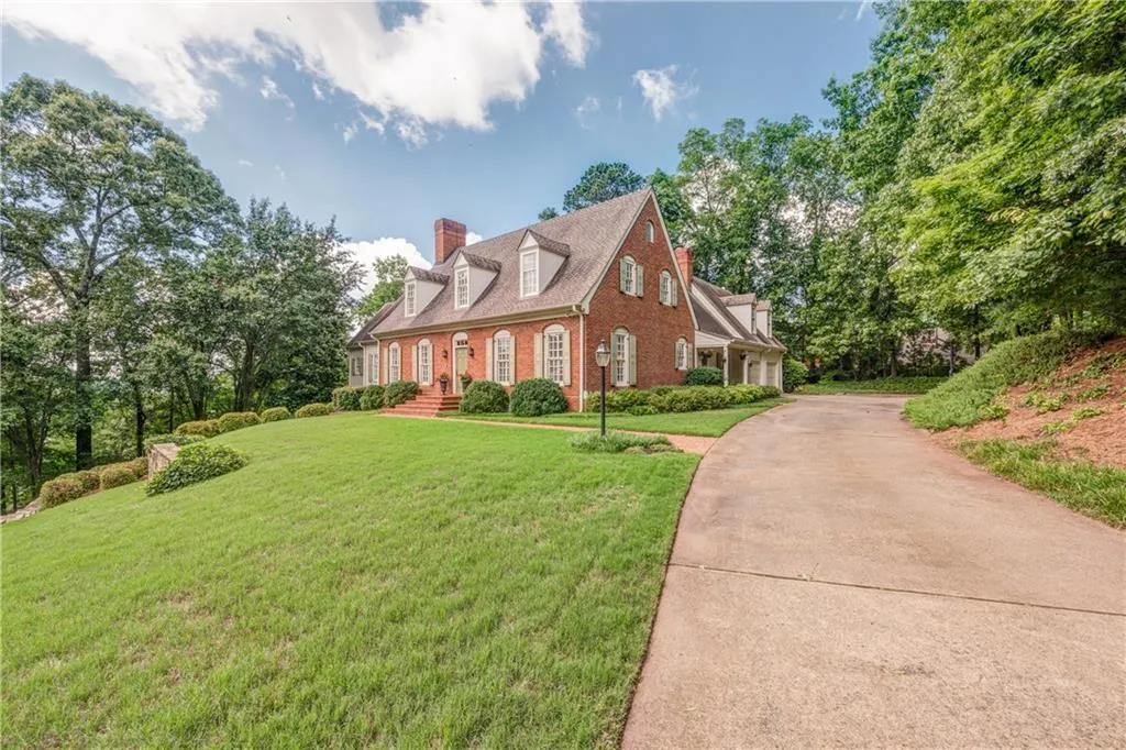 5300 Woodridge Forest Trail, Sandy Springs, Georgia 30327, 5 Bedrooms Bedrooms, ,5 BathroomsBathrooms,Residential,Sold,5300 Woodridge Forest Trail,5857897