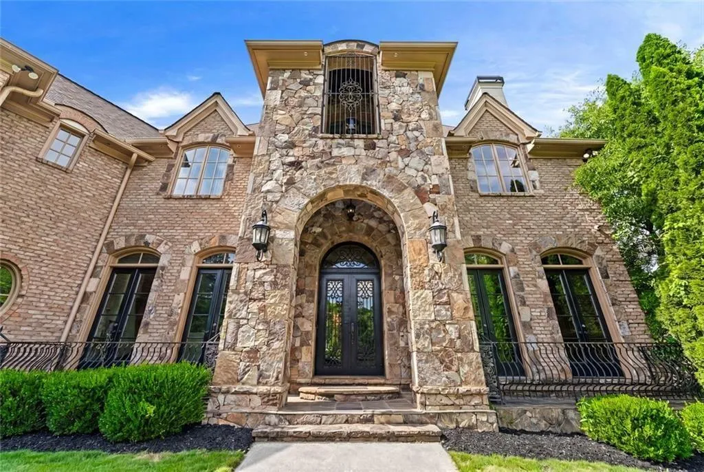 453 Londonberry Road Nw, Atlanta, Georgia 30327, 7 Bedrooms Bedrooms, 0 ,8 BathroomsBathrooms,Residential,For Sale,453 Londonberry Road Nw,7841831