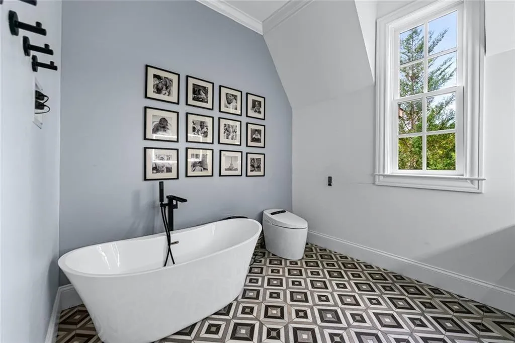 453 Londonberry Road Nw, Atlanta, Georgia 30327, 7 Bedrooms Bedrooms, 0 ,8 BathroomsBathrooms,Residential,For Sale,453 Londonberry Road Nw,7841831