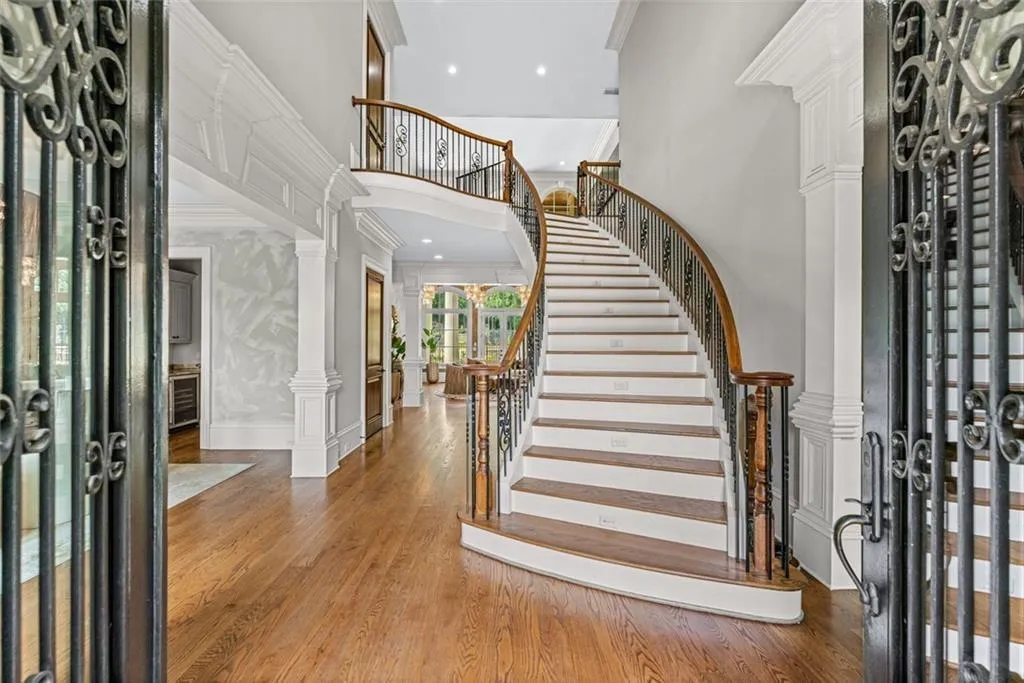 453 Londonberry Road Nw, Atlanta, Georgia 30327, 7 Bedrooms Bedrooms, 0 ,8 BathroomsBathrooms,Residential,For Sale,453 Londonberry Road Nw,7841831