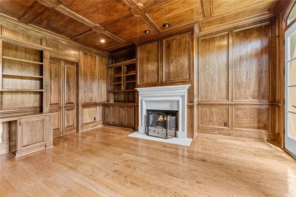453 Londonberry Road Nw, Atlanta, Georgia 30327, 7 Bedrooms Bedrooms, 0 ,8 BathroomsBathrooms,Residential,For Sale,453 Londonberry Road Nw,7841831
