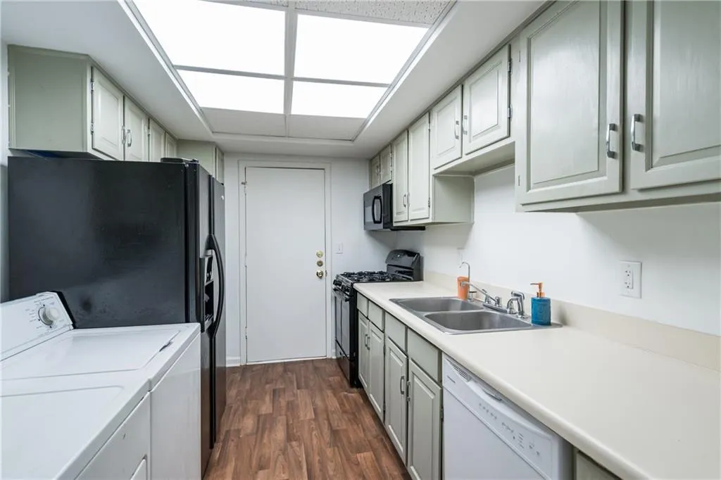 6851 Roswell Road Unit H26, Atlanta, Georgia 30328, 2 Bedrooms Bedrooms, ,2 BathroomsBathrooms,Residential,Sold,6851 Roswell Road Unit H26,6127855