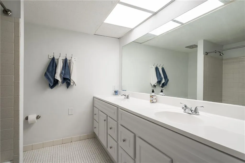 6851 Roswell Road Unit H26, Atlanta, Georgia 30328, 2 Bedrooms Bedrooms, ,2 BathroomsBathrooms,Residential,Sold,6851 Roswell Road Unit H26,6127855