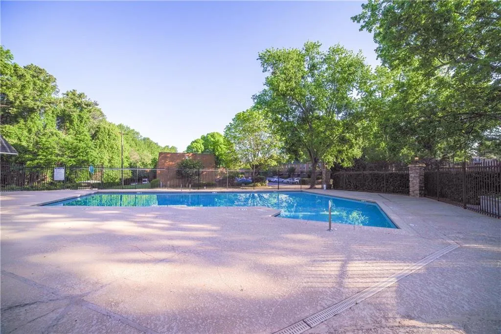 255 Winding River Drive Unit J, Sandy Springs, Georgia 30350, 2 Bedrooms Bedrooms, ,1 BathroomBathrooms,Residential,Sold,255 Winding River Drive Unit J,6005147