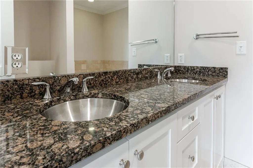 2255 Peachtree Road Ne Unit 620, Atlanta, Georgia 30309, 2 Bedrooms Bedrooms, ,2 BathroomsBathrooms,Residential,For Sale,2255 Peachtree Road Ne Unit 620,7596511