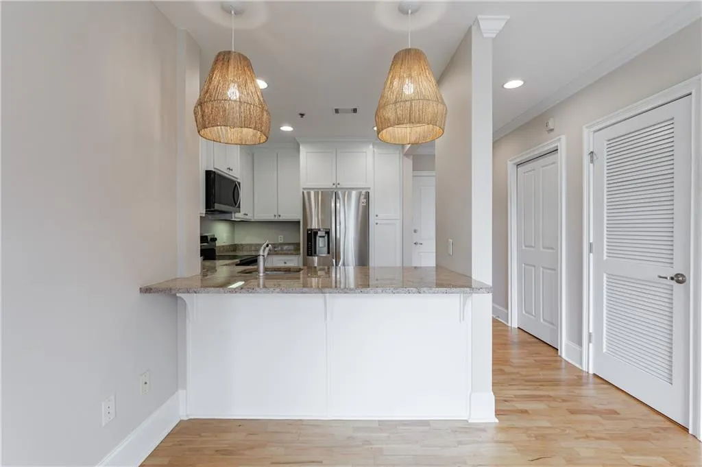 2255 Peachtree Road Ne Unit 620, Atlanta, Georgia 30309, 2 Bedrooms Bedrooms, ,2 BathroomsBathrooms,Residential,For Sale,2255 Peachtree Road Ne Unit 620,7596511