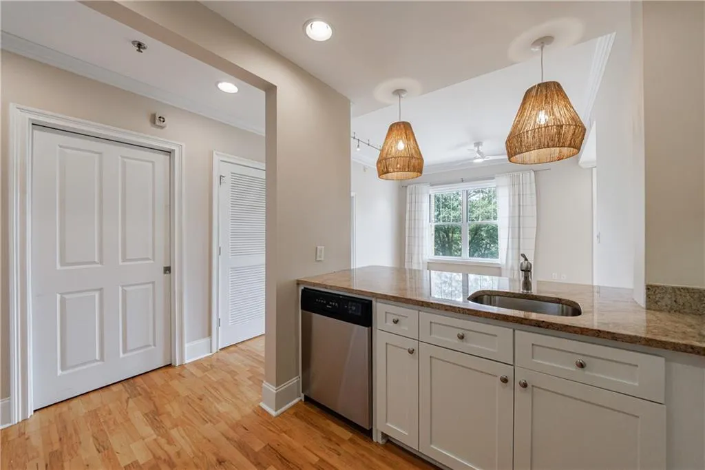 2255 Peachtree Road Ne Unit 620, Atlanta, Georgia 30309, 2 Bedrooms Bedrooms, ,2 BathroomsBathrooms,Residential,For Sale,2255 Peachtree Road Ne Unit 620,7596511