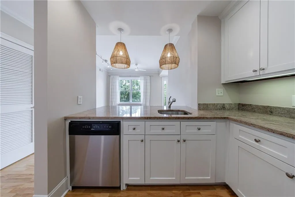 2255 Peachtree Road Ne Unit 620, Atlanta, Georgia 30309, 2 Bedrooms Bedrooms, ,2 BathroomsBathrooms,Residential,For Sale,2255 Peachtree Road Ne Unit 620,7596511