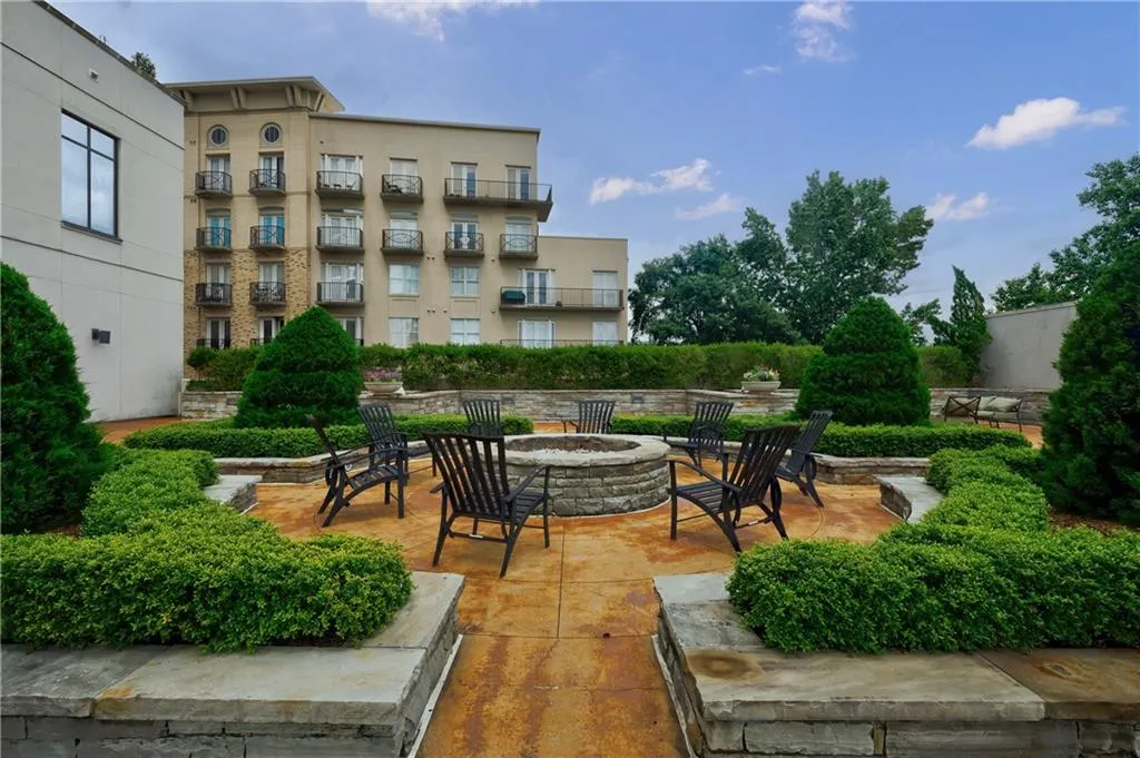 2255 Peachtree Road Ne Unit 620, Atlanta, Georgia 30309, 2 Bedrooms Bedrooms, ,2 BathroomsBathrooms,Residential,For Sale,2255 Peachtree Road Ne Unit 620,7596511