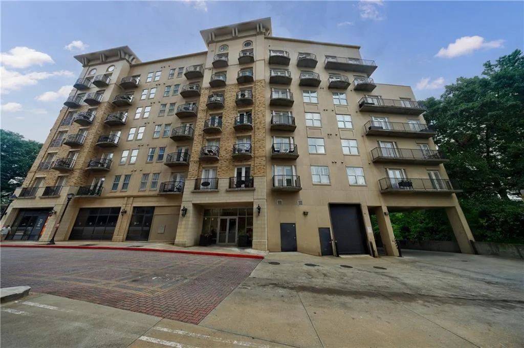 2255 Peachtree Road Ne Unit 620, Atlanta, Georgia 30309, 2 Bedrooms Bedrooms, ,2 BathroomsBathrooms,Residential,For Sale,2255 Peachtree Road Ne Unit 620,7596511