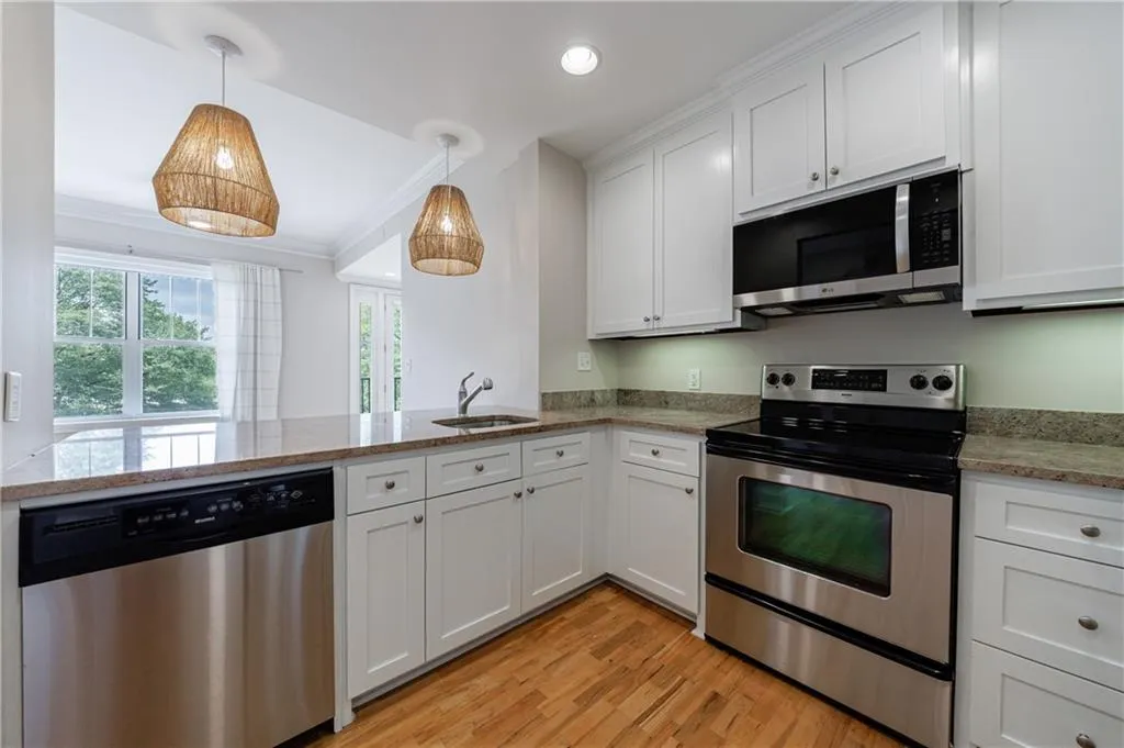2255 Peachtree Road Ne Unit 620, Atlanta, Georgia 30309, 2 Bedrooms Bedrooms, ,2 BathroomsBathrooms,Residential,For Sale,2255 Peachtree Road Ne Unit 620,7596511