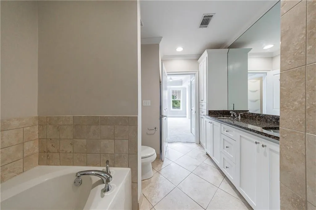 2255 Peachtree Road Ne Unit 620, Atlanta, Georgia 30309, 2 Bedrooms Bedrooms, ,2 BathroomsBathrooms,Residential,For Sale,2255 Peachtree Road Ne Unit 620,7596511