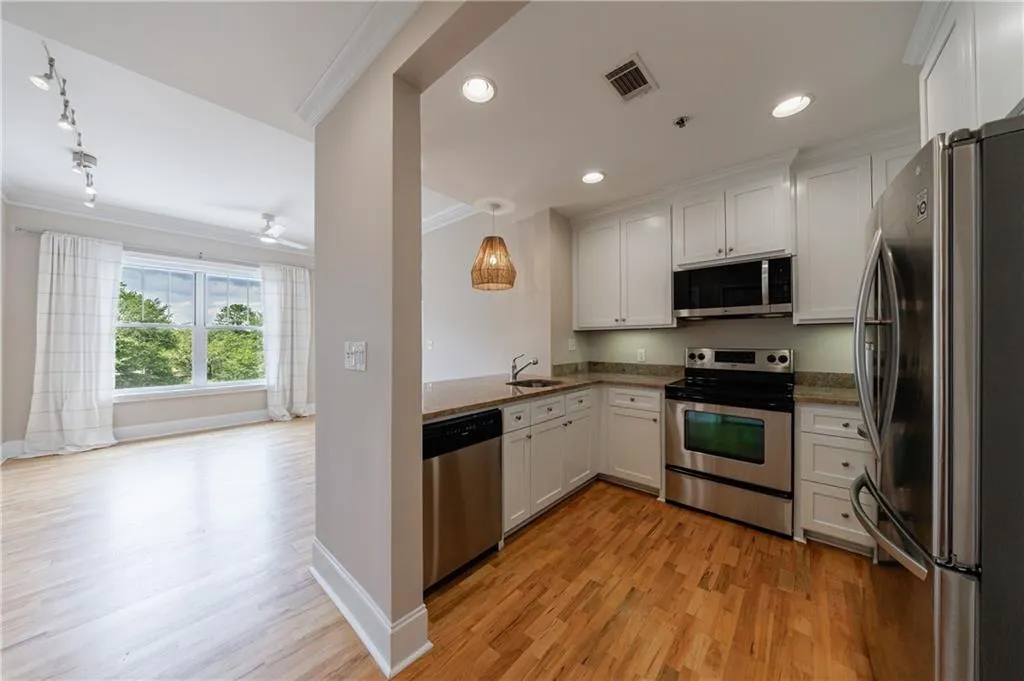 2255 Peachtree Road Ne Unit 620, Atlanta, Georgia 30309, 2 Bedrooms Bedrooms, ,2 BathroomsBathrooms,Residential,For Sale,2255 Peachtree Road Ne Unit 620,7596511