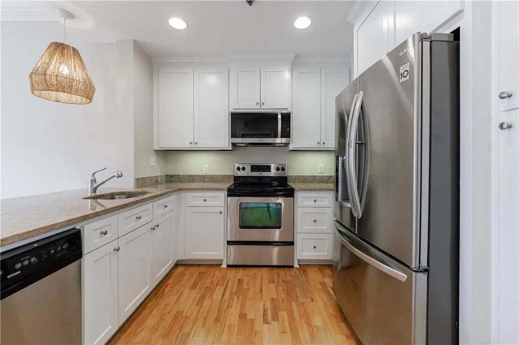 2255 Peachtree Road Ne Unit 620, Atlanta, Georgia 30309, 2 Bedrooms Bedrooms, ,2 BathroomsBathrooms,Residential,For Sale,2255 Peachtree Road Ne Unit 620,7596511