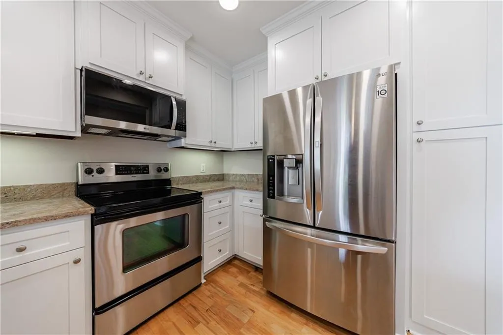 2255 Peachtree Road Ne Unit 620, Atlanta, Georgia 30309, 2 Bedrooms Bedrooms, ,2 BathroomsBathrooms,Residential,For Sale,2255 Peachtree Road Ne Unit 620,7596511