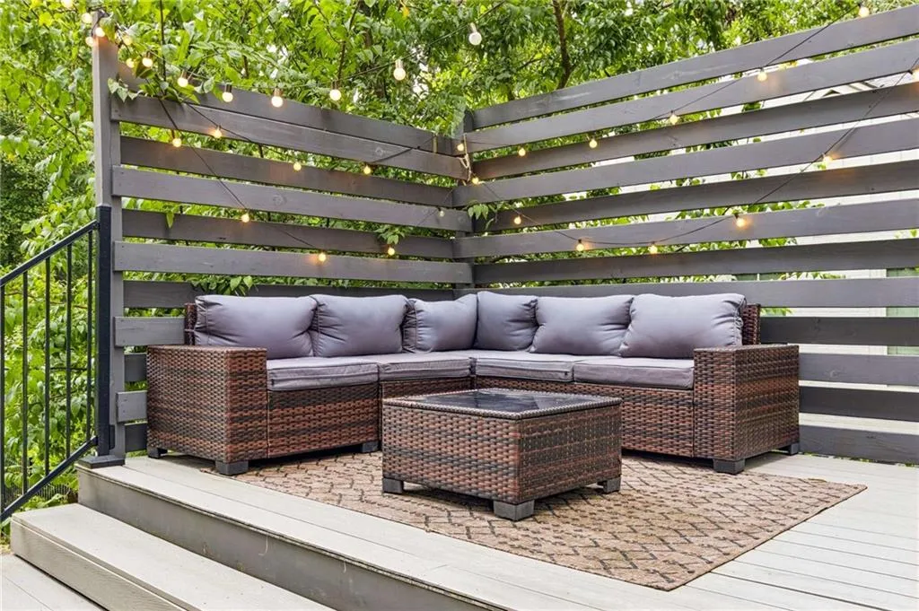 Private Back Deck with jetted tub