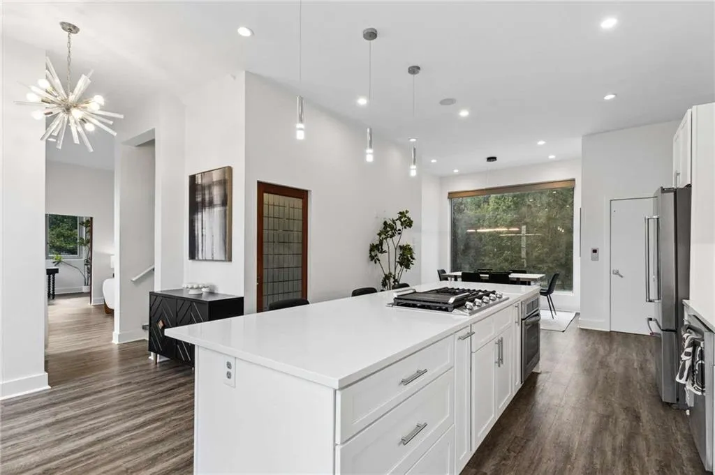 Georgia 30305, 0 ,3 BathroomsBathrooms,Residential,For Sale,7841371