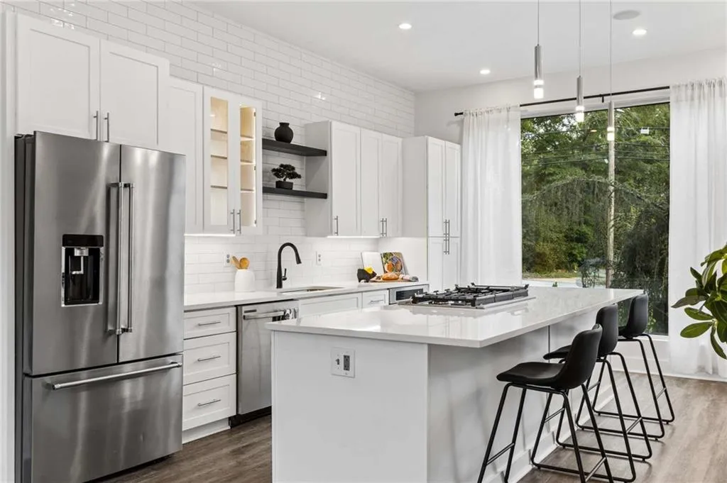 breakfast bar, lots of storage space