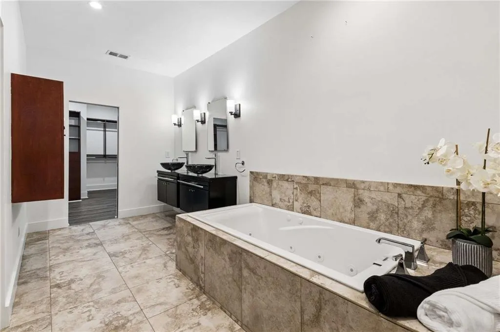 primary bathroom - dual sinks