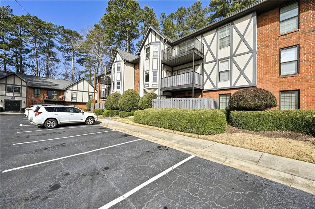 6851 Ne Roswell Road Unit C4, Atlanta, Georgia 30328, 3 Bedrooms Bedrooms, ,2 BathroomsBathrooms,Residential,For Sale,6851 Ne Roswell Road Unit C4,7572944