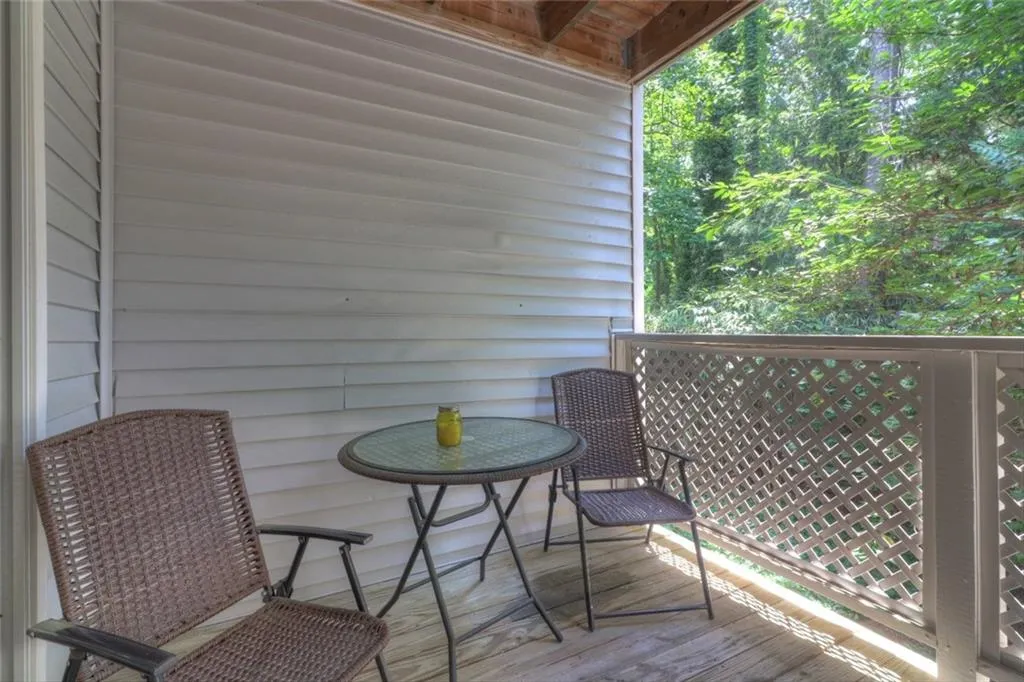6802 Glenridge Drive Unit F, Sandy Springs, Georgia 30328, 2 Bedrooms Bedrooms, ,3 BathroomsBathrooms,Residential,Sold,6802 Glenridge Drive Unit F,6551804