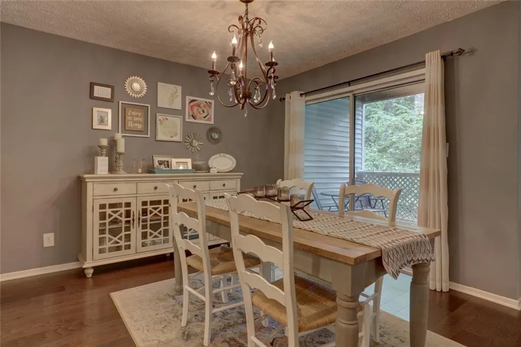 6802 Glenridge Drive Unit F, Sandy Springs, Georgia 30328, 2 Bedrooms Bedrooms, ,3 BathroomsBathrooms,Residential,Sold,6802 Glenridge Drive Unit F,6551804