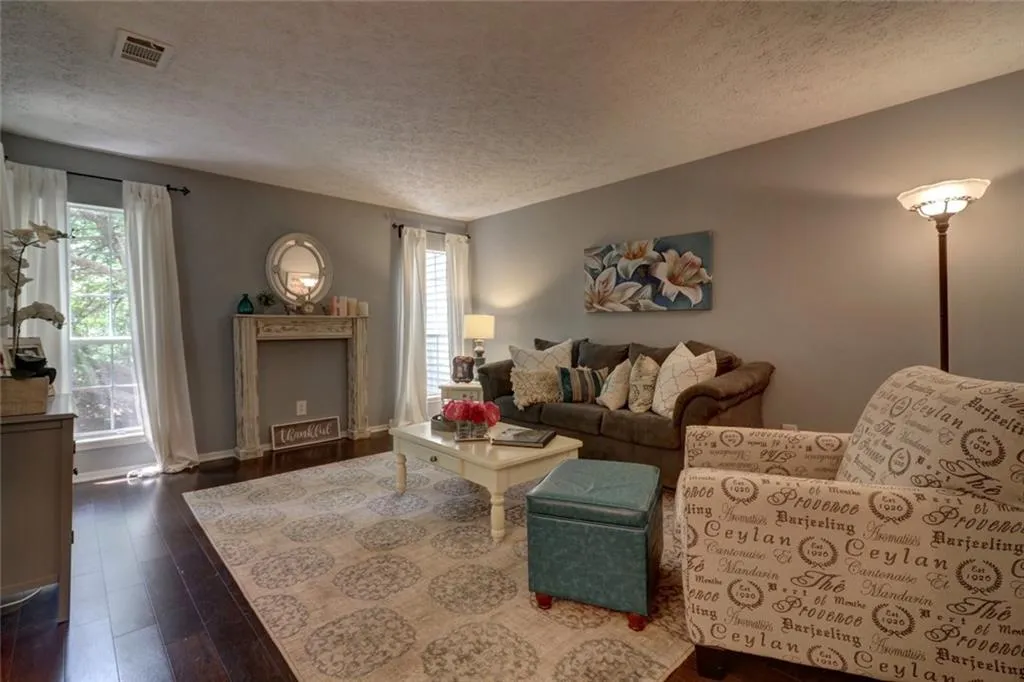6802 Glenridge Drive Unit F, Sandy Springs, Georgia 30328, 2 Bedrooms Bedrooms, ,3 BathroomsBathrooms,Residential,Sold,6802 Glenridge Drive Unit F,6551804