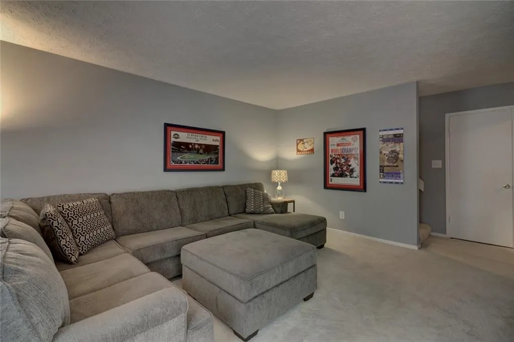 6802 Glenridge Drive Unit F, Sandy Springs, Georgia 30328, 2 Bedrooms Bedrooms, ,3 BathroomsBathrooms,Residential,Sold,6802 Glenridge Drive Unit F,6551804
