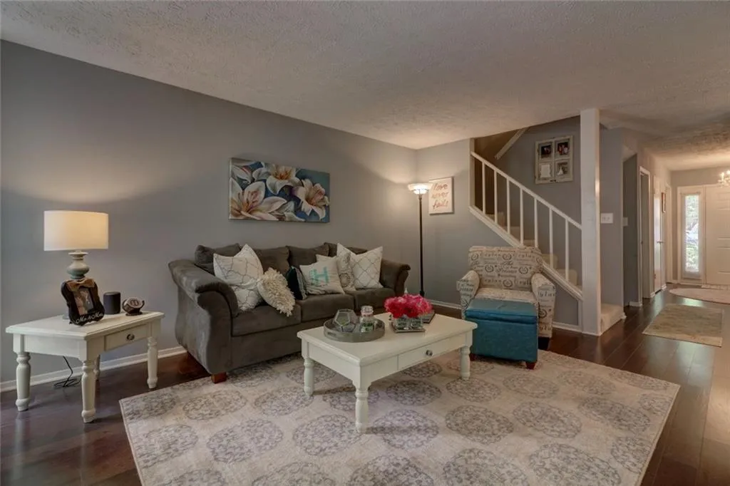 6802 Glenridge Drive Unit F, Sandy Springs, Georgia 30328, 2 Bedrooms Bedrooms, ,3 BathroomsBathrooms,Residential,Sold,6802 Glenridge Drive Unit F,6551804