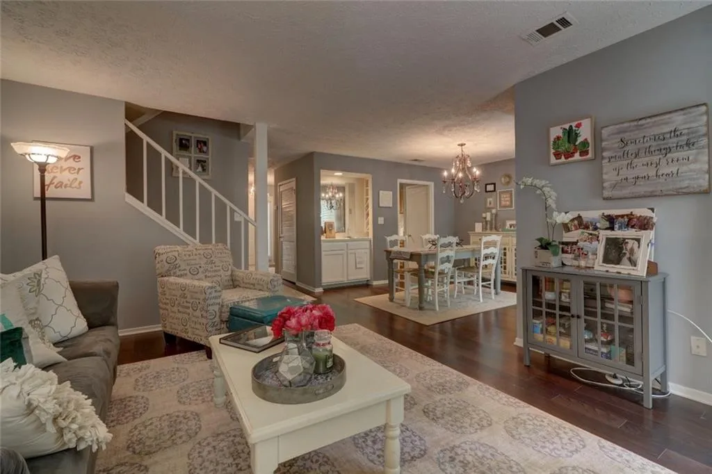 6802 Glenridge Drive Unit F, Sandy Springs, Georgia 30328, 2 Bedrooms Bedrooms, ,3 BathroomsBathrooms,Residential,Sold,6802 Glenridge Drive Unit F,6551804