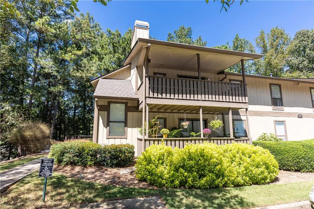 401 Woodcliff Drive, Atlanta, Georgia 30350, 2 Bedrooms Bedrooms, ,1 BathroomBathrooms,Residential,For Sale,401 Woodcliff Drive,7648746