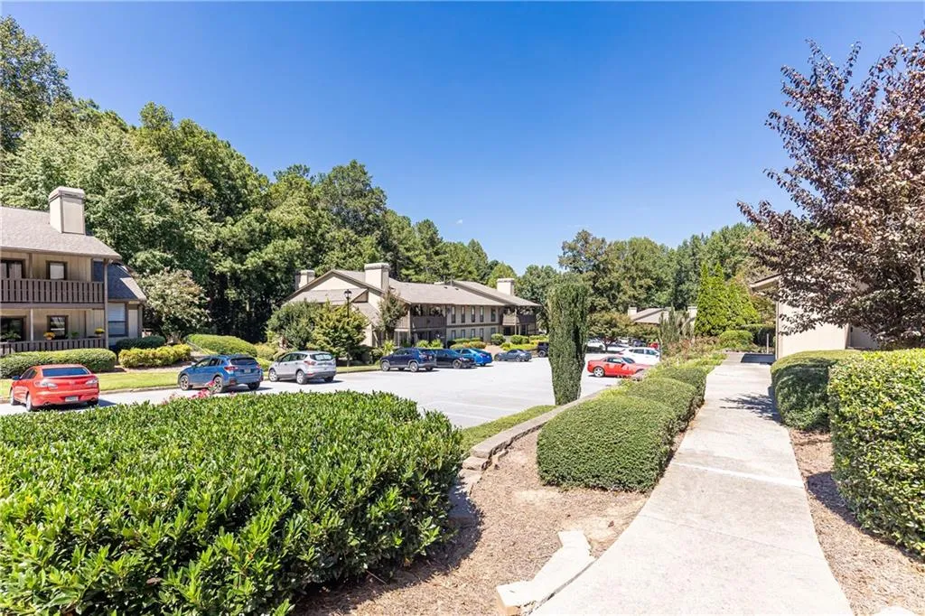 401 Woodcliff Drive, Atlanta, Georgia 30350, 2 Bedrooms Bedrooms, ,1 BathroomBathrooms,Residential,For Sale,401 Woodcliff Drive,7648746