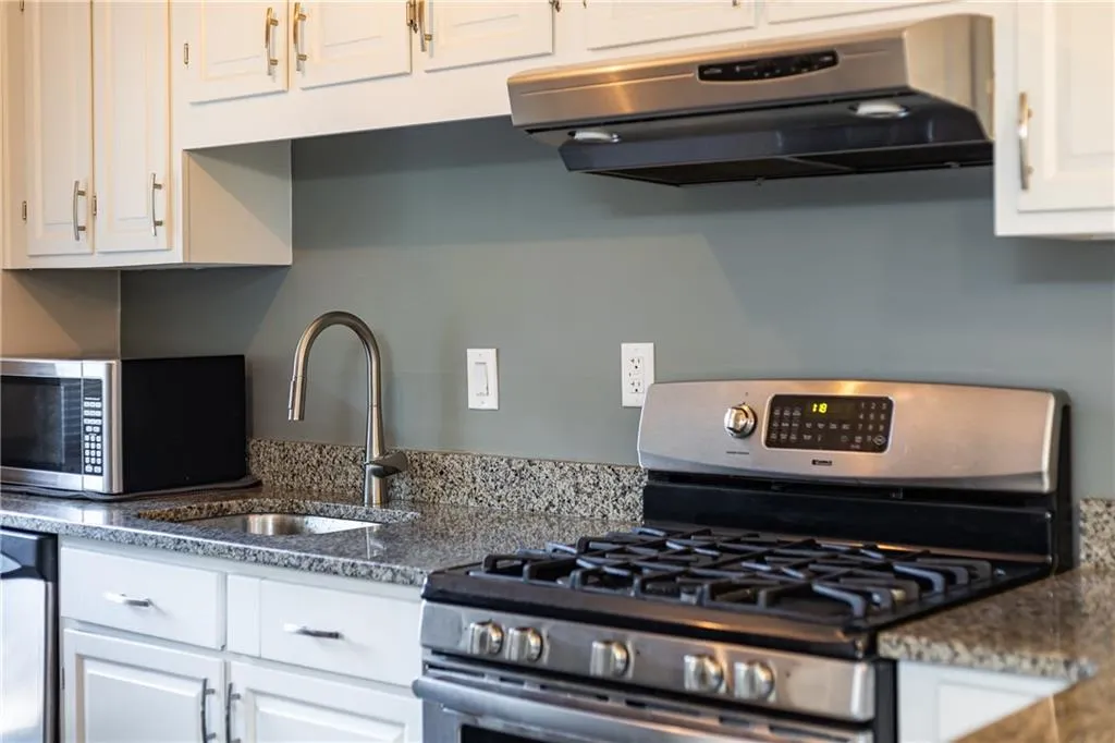 401 Woodcliff Drive, Atlanta, Georgia 30350, 2 Bedrooms Bedrooms, ,1 BathroomBathrooms,Residential,For Sale,401 Woodcliff Drive,7648746