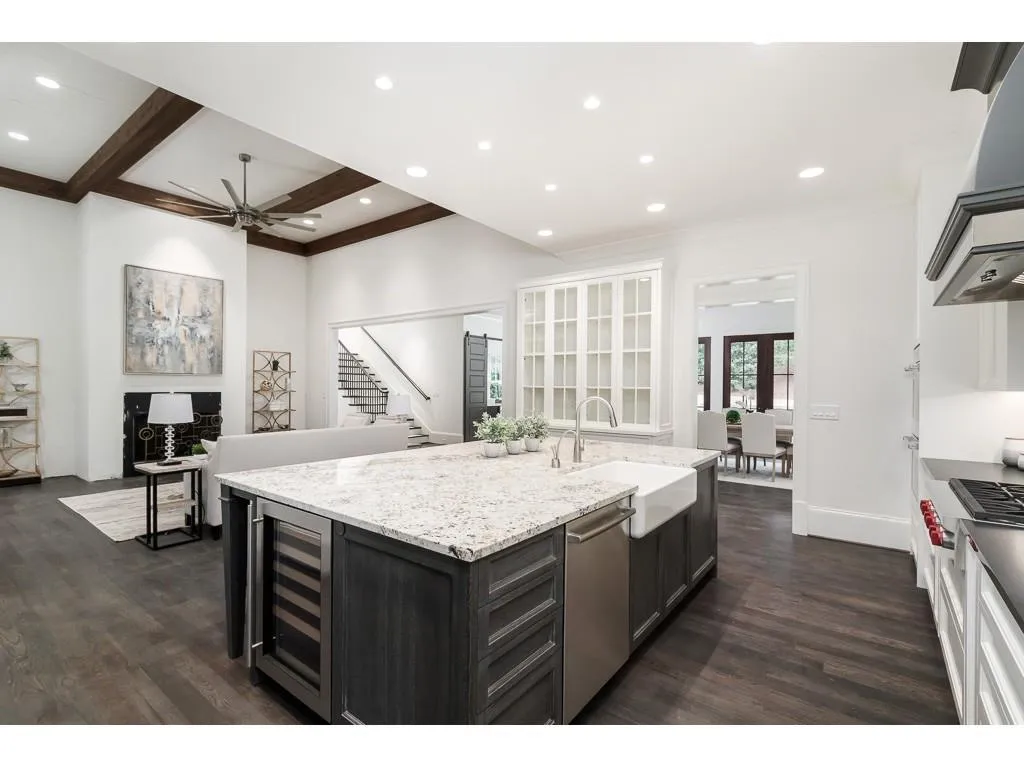 315 Glencastle Drive, Sandy Springs, Georgia 30327, 5 Bedrooms Bedrooms, ,5 BathroomsBathrooms,Residential,Sold,315 Glencastle Drive,6100381