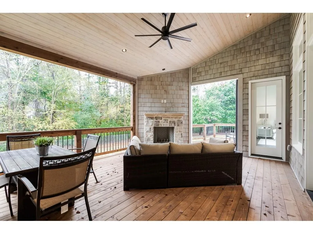 315 Glencastle Drive, Sandy Springs, Georgia 30327, 5 Bedrooms Bedrooms, ,5 BathroomsBathrooms,Residential,Sold,315 Glencastle Drive,6100381