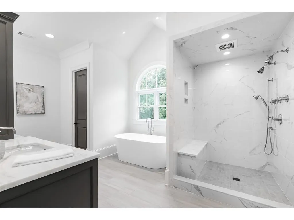 315 Glencastle Drive, Sandy Springs, Georgia 30327, 5 Bedrooms Bedrooms, ,5 BathroomsBathrooms,Residential,Sold,315 Glencastle Drive,6100381