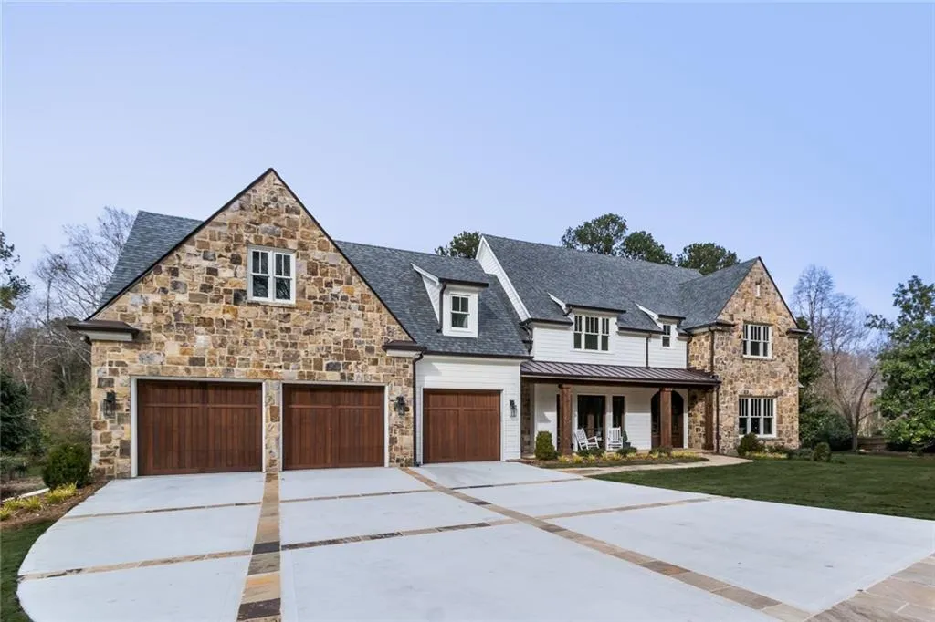 315 Glencastle Drive, Sandy Springs, Georgia 30327, 5 Bedrooms Bedrooms, ,5 BathroomsBathrooms,Residential,Sold,315 Glencastle Drive,6100381