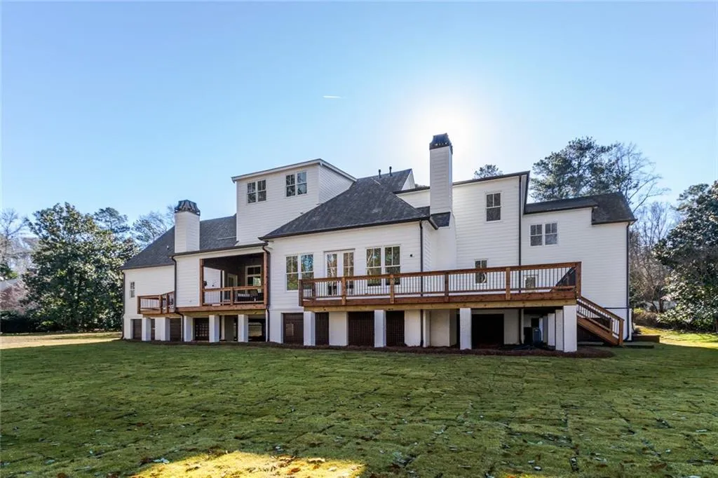 315 Glencastle Drive, Sandy Springs, Georgia 30327, 5 Bedrooms Bedrooms, ,5 BathroomsBathrooms,Residential,Sold,315 Glencastle Drive,6100381