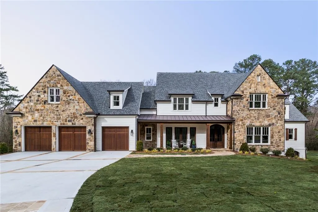 315 Glencastle Drive, Sandy Springs, Georgia 30327, 5 Bedrooms Bedrooms, ,5 BathroomsBathrooms,Residential,Sold,315 Glencastle Drive,6100381