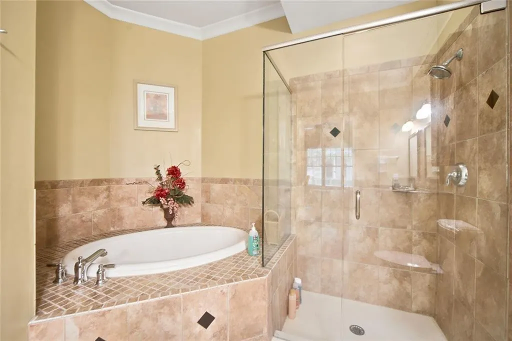 3635 E Paces Circle Ne Unit 1114, Atlanta, Georgia 30326, 2 Bedrooms Bedrooms, 0 ,2 BathroomsBathrooms,Residential,For Sale,3635 E Paces Circle Ne Unit 1114,7795600