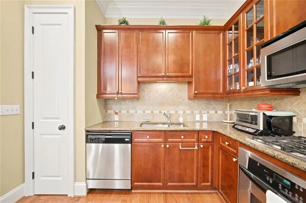 3635 E Paces Circle Ne Unit 1114, Atlanta, Georgia 30326, 2 Bedrooms Bedrooms, 0 ,2 BathroomsBathrooms,Residential,For Sale,3635 E Paces Circle Ne Unit 1114,7795600